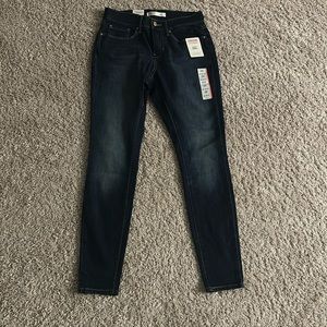 Levi’s Curvy Skinny Dark denim jeans size 27